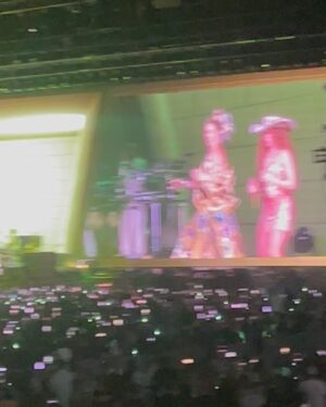 Daniella Donado Instagram - Quisiera poder resumir aún más la noche que @shakira nos regaló, todo fue PERFECTO!! Aún no supero la noche de anoche. Gracias por mover cada una de nuestras fibras
#lmynlworldtour #lmynlworldtourbarranquilla #shakira