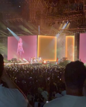 Daniella Donado Instagram - Quisiera poder resumir aún más la noche que @shakira nos regaló, todo fue PERFECTO!! Aún no supero la noche de anoche. Gracias por mover cada una de nuestras fibras
#lmynlworldtour #lmynlworldtourbarranquilla #shakira
