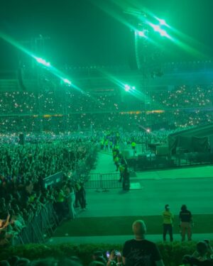 Daniella Donado Instagram - Quisiera poder resumir aún más la noche que @shakira nos regaló, todo fue PERFECTO!! Aún no supero la noche de anoche. Gracias por mover cada una de nuestras fibras
#lmynlworldtour #lmynlworldtourbarranquilla #shakira