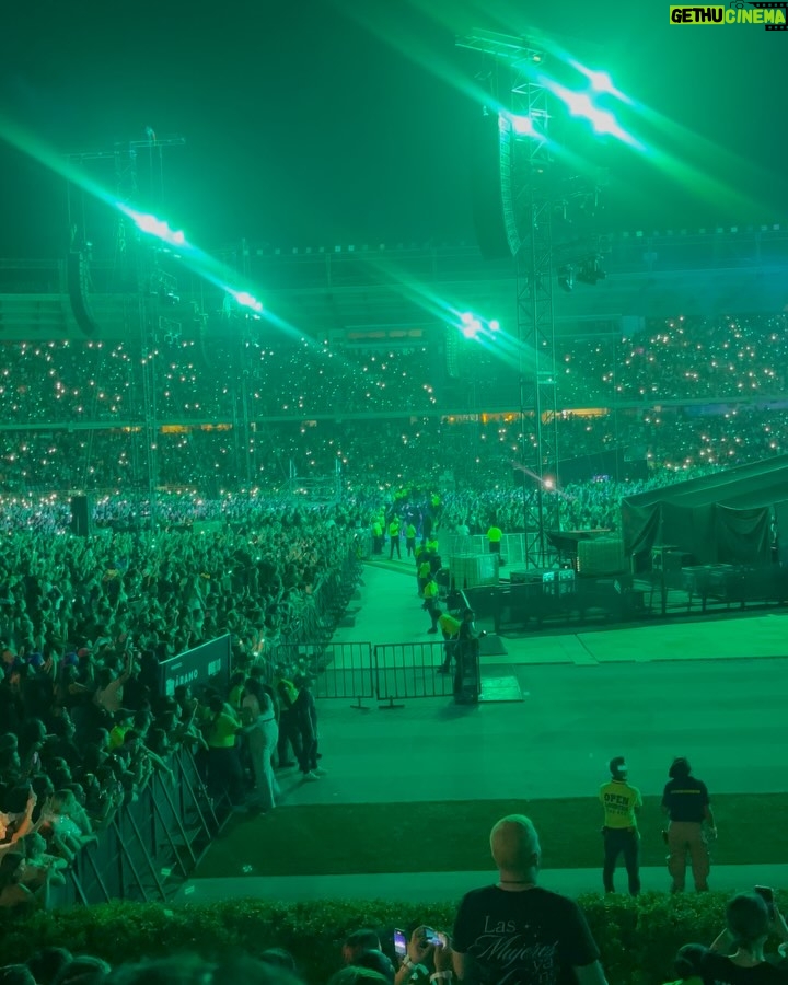 Daniella Donado - 28.6K Likes - Quisiera poder resumir aún más la noche que @shakira nos regaló, todo fue PERFECTO!! Aún no supero la noche de anoche. Gracias por mover cada una de nuestras fibras
#lmynlworldtour #lmynlworldtourbarranquilla #shakira