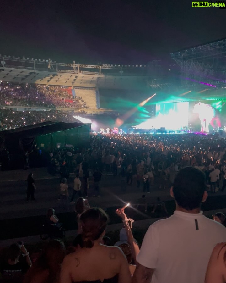 Daniella Donado - 28.6K Likes - Quisiera poder resumir aún más la noche que @shakira nos regaló, todo fue PERFECTO!! Aún no supero la noche de anoche. Gracias por mover cada una de nuestras fibras
#lmynlworldtour #lmynlworldtourbarranquilla #shakira