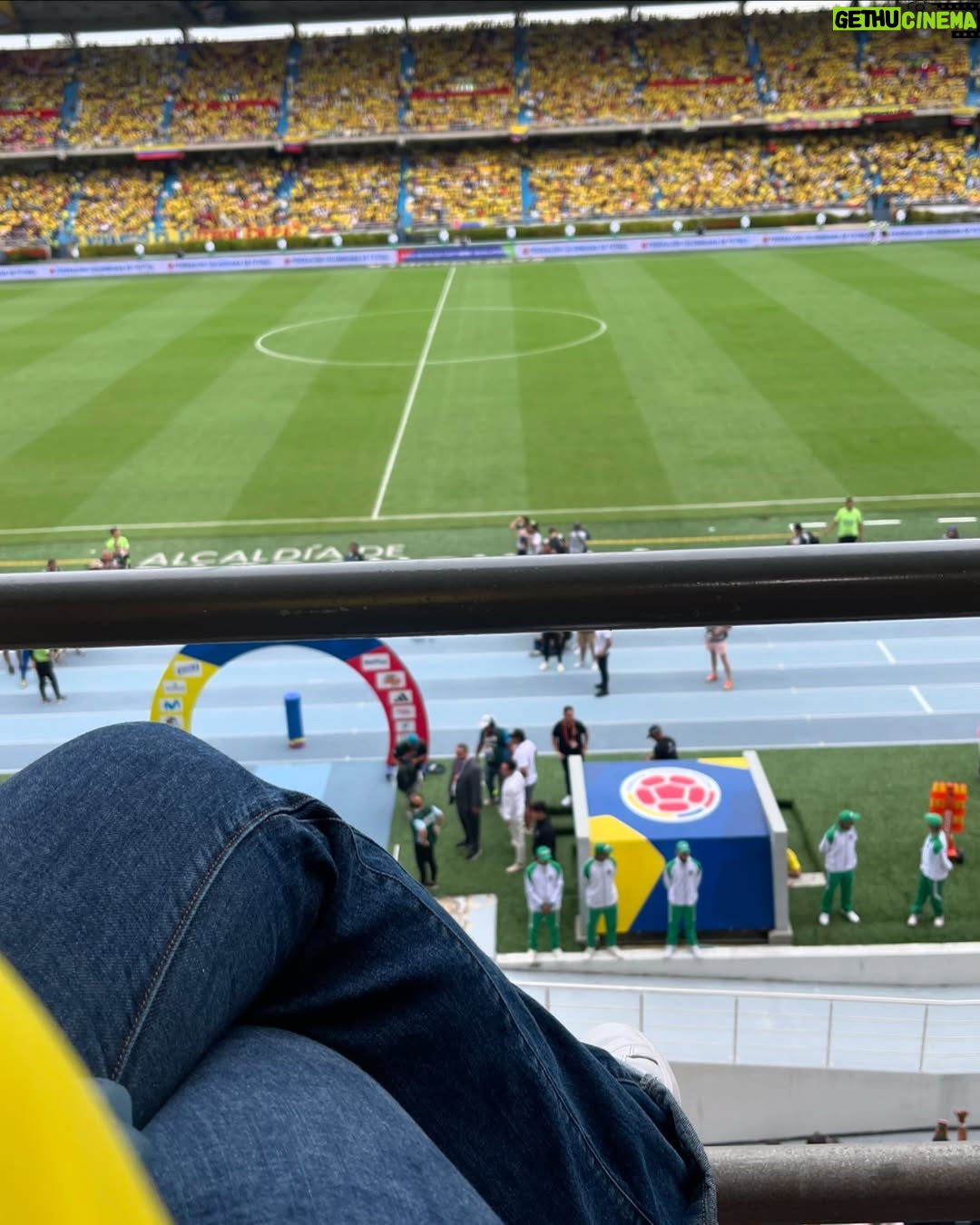 Daniella Donado - 14.6K Likes - Una jornada más con @fcfseleccioncol con un partidazo que nos regaló la sele hoy conmemorando los 100 años!!!!!
Gracias por este día y gracias por seguir regalándonos partidos ÚNICOS como el de hoy.
Y mi equipazo @palaciopedro @felipesaruma @juliandiaz.1 @juannicosuarez18
#vamospormas