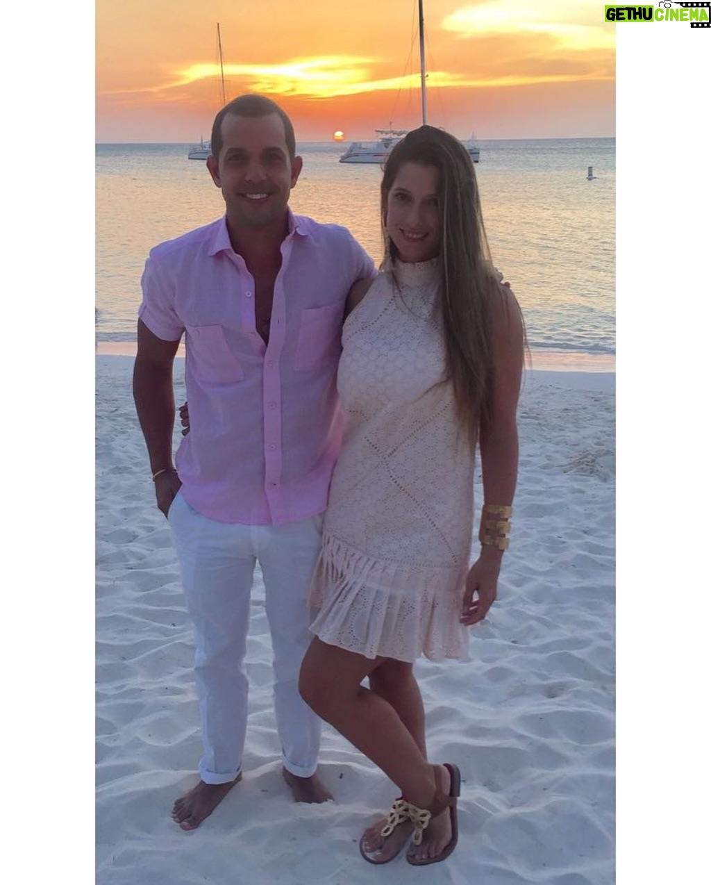 Daniella Donado - 17.5K Likes - 8 años atrás di el mejor SI de mi vida , un día como hoy hace 8 años en una isla feliz.
TE AMO AMOR MÍO @virgiliotorres
