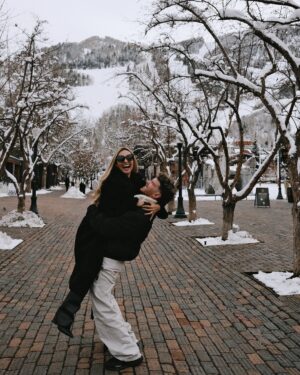 Danielle Arciniegas Instagram - COMENZARON LAS VACACIONES❄️🤍 A S P E N Nos enamoraste🤍