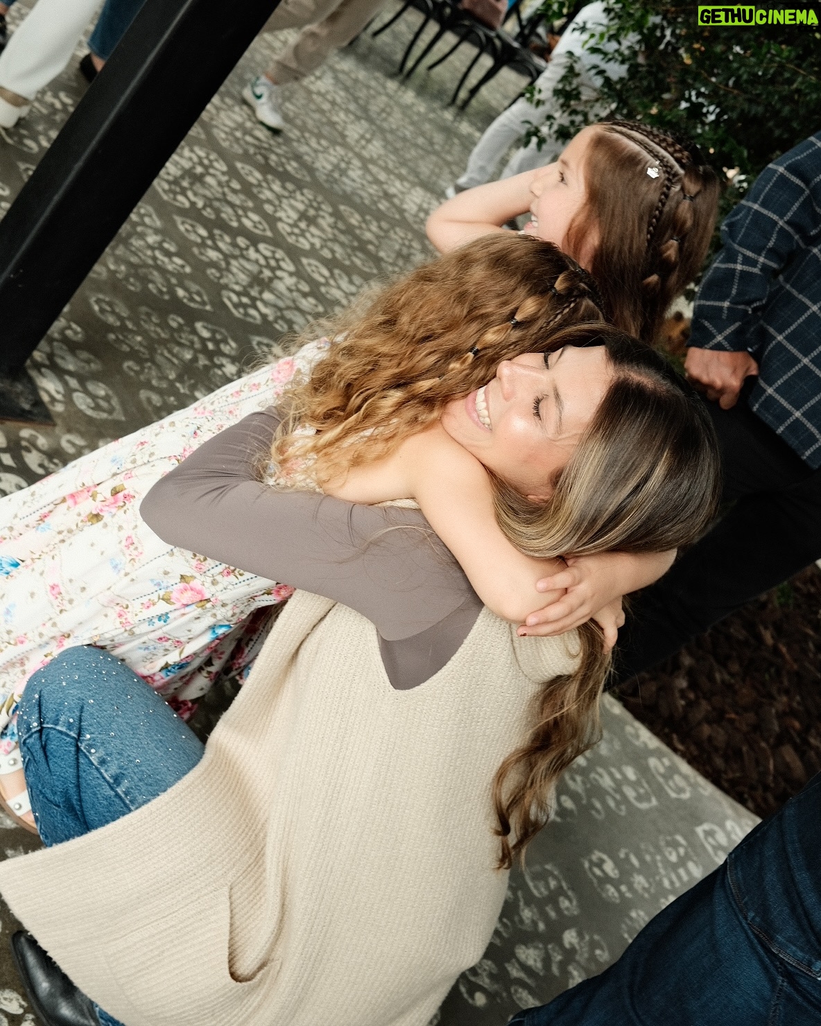 Danielle Arciniegas - 25.9K Likes - Que privilegiados los que estamos a tu lado, conocer y estar tan cerca de un corazón como el tuyo, noble y lleno de amor para ti y los demĆ”s es hermoso. Eres la persona mĆ”s positiva que conozco, aĆŗn en los momentos de oscuridad iluminas todo. Tienes el alma de niƱo intacta, y eso hace que seas trasparente con el mundo. Siempre he leĆdo sobre la Fe, trato todos los dĆas de alimentarla, un dĆa abrĆ los ojos y me di cuenta que tĆŗ eres el reflejo de lo que es tenerla. Cuantas veces me haces llorar en el dĆa? MUCHAS!!!! Por que mi agradecimiento con Dios al tenerte es infinito. y verte soƱando lo es todoo. FELIZ CUMPLEAĆOS al niƱo mĆ”s amado, al niƱo de mi casa. FELIZ CUMPLEAĆOS AL NIĆO MĆOš¤ TE AMAMOS INFINITO š¤ @dimpiso21
@zonae_events
@aguabenditasw