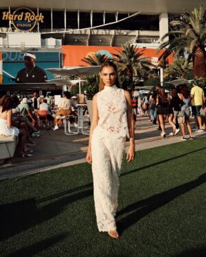 Danielle Arciniegas Instagram - Por primera vez en el M I A MI • O P E N @miamiopen y realmente la experiencia fue mágica y cómo no si @moroccanoil_latam me consintió todo el tiempo🩵