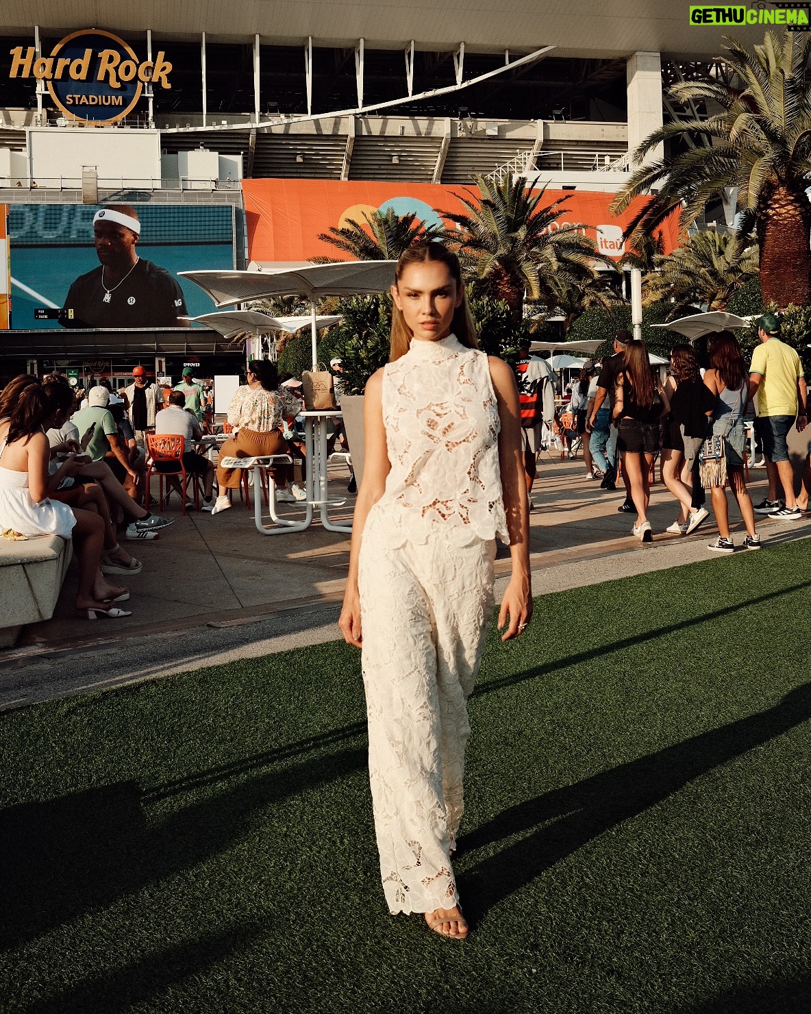 Danielle Arciniegas - 7.3K Likes - Por primera vez en el M I A MI ⢠O P E N @miamiopen y realmente la experiencia fue mĆ”gica y cómo no si @moroccanoil_latam me consintió todo el tiempoš©µ