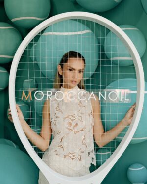 Danielle Arciniegas Instagram - Por primera vez en el M I A MI • O P E N @miamiopen y realmente la experiencia fue mágica y cómo no si @moroccanoil_latam me consintió todo el tiempo🩵
