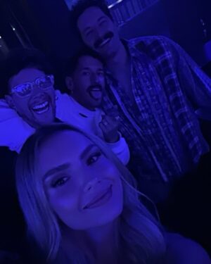Danielle Arciniegas Instagram - La noche de ayer fue más de lo que soñamos junto con mi equipo @dimpiso21 Las llamadas y los mensajes de hoy nos dejan sin palabras. GRACIAS GRACIAS GRACIA. Estamos listos este 7 de marzo MAÑANA Para recibirlos en @4.40liverooftop para que disfrutemos de LA MEJOR FIESTA LATINA DE TODO MIAMI. Los amamos🤍

@blesshs.col 
@ellebydanielle 
@forevermumsy 
@isleny_a_a