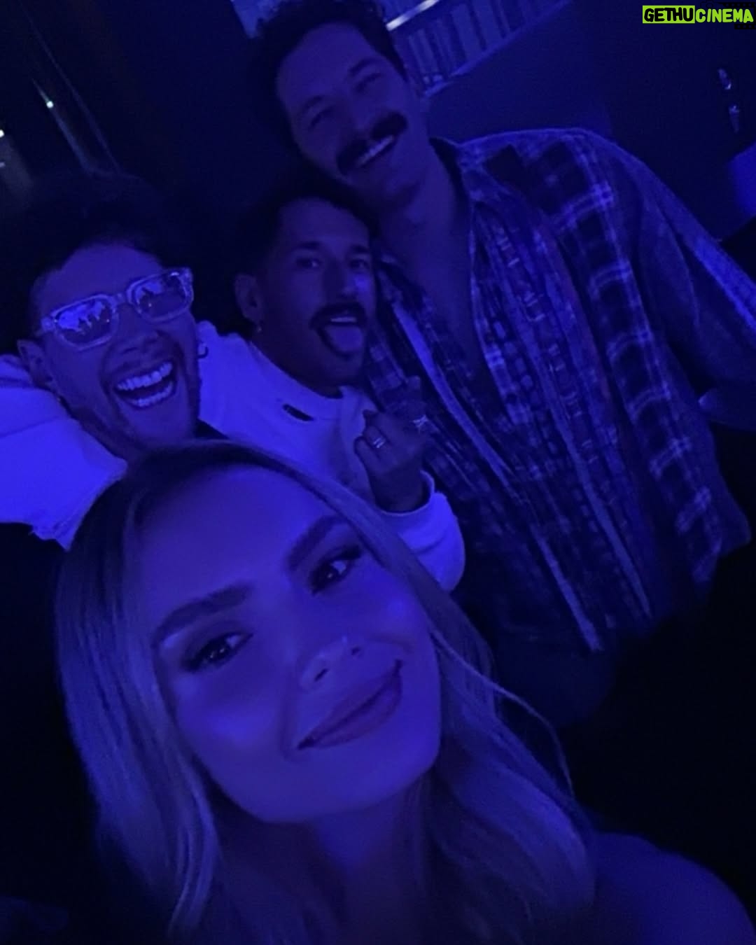 Danielle Arciniegas - 15.5K Likes - La noche de ayer fue mĆ”s de lo que soƱamos junto con mi equipo @dimpiso21 Las llamadas y los mensajes de hoy nos dejan sin palabras. GRACIAS GRACIAS GRACIA. Estamos listos este 7 de marzo MAĆANA Para recibirlos en @4.40liverooftop para que disfrutemos de LA MEJOR FIESTA LATINA DE TODO MIAMI. Los amamosš¤
@blesshs.col
@ellebydanielle
@forevermumsy
@isleny_a_a