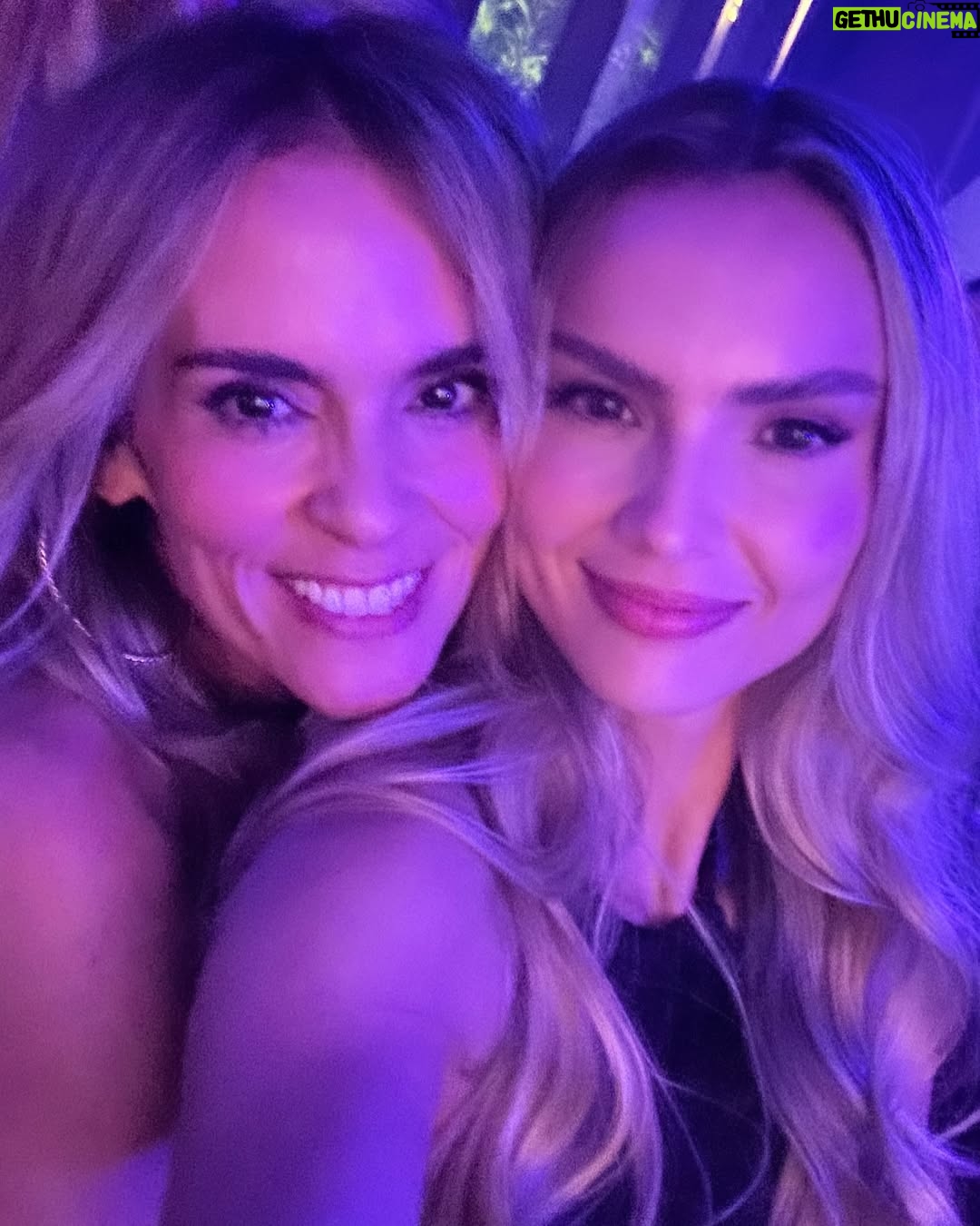 Danielle Arciniegas - 15.5K Likes - La noche de ayer fue mĆ”s de lo que soƱamos junto con mi equipo @dimpiso21 Las llamadas y los mensajes de hoy nos dejan sin palabras. GRACIAS GRACIAS GRACIA. Estamos listos este 7 de marzo MAĆANA Para recibirlos en @4.40liverooftop para que disfrutemos de LA MEJOR FIESTA LATINA DE TODO MIAMI. Los amamosš¤
@blesshs.col
@ellebydanielle
@forevermumsy
@isleny_a_a