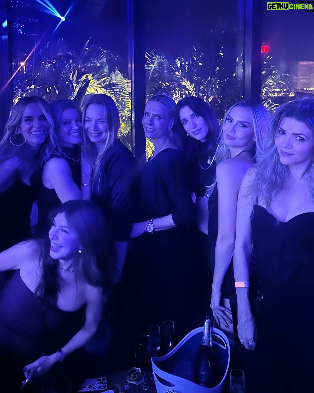Danielle Arciniegas - 15.5K Likes - La noche de ayer fue mĆ”s de lo que soƱamos junto con mi equipo @dimpiso21 Las llamadas y los mensajes de hoy nos dejan sin palabras. GRACIAS GRACIAS GRACIA. Estamos listos este 7 de marzo MAĆANA Para recibirlos en @4.40liverooftop para que disfrutemos de LA MEJOR FIESTA LATINA DE TODO MIAMI. Los amamosš¤
@blesshs.col
@ellebydanielle
@forevermumsy
@isleny_a_a