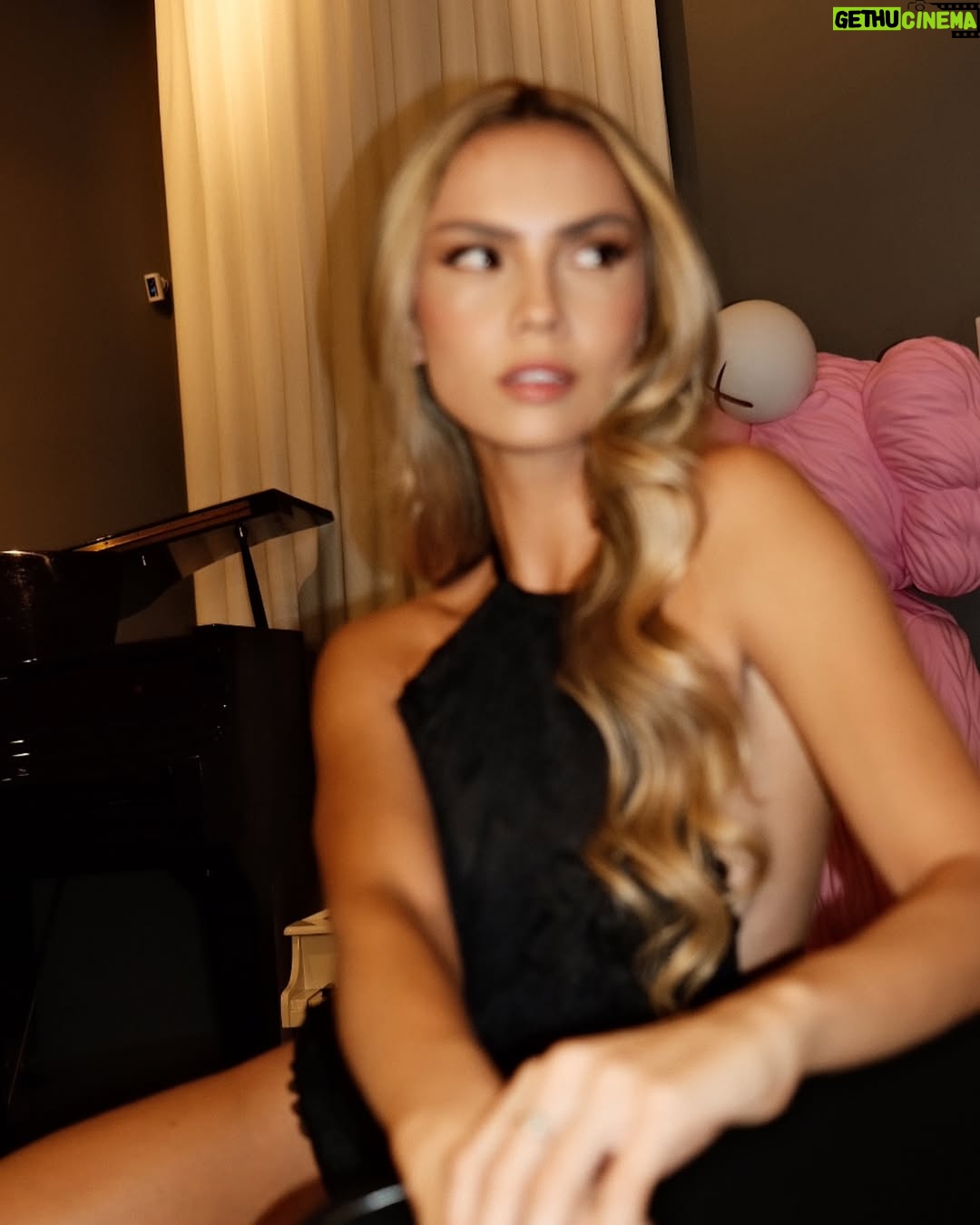 Danielle Arciniegas - 15.5K Likes - La noche de ayer fue mĆ”s de lo que soƱamos junto con mi equipo @dimpiso21 Las llamadas y los mensajes de hoy nos dejan sin palabras. GRACIAS GRACIAS GRACIA. Estamos listos este 7 de marzo MAĆANA Para recibirlos en @4.40liverooftop para que disfrutemos de LA MEJOR FIESTA LATINA DE TODO MIAMI. Los amamosš¤
@blesshs.col
@ellebydanielle
@forevermumsy
@isleny_a_a