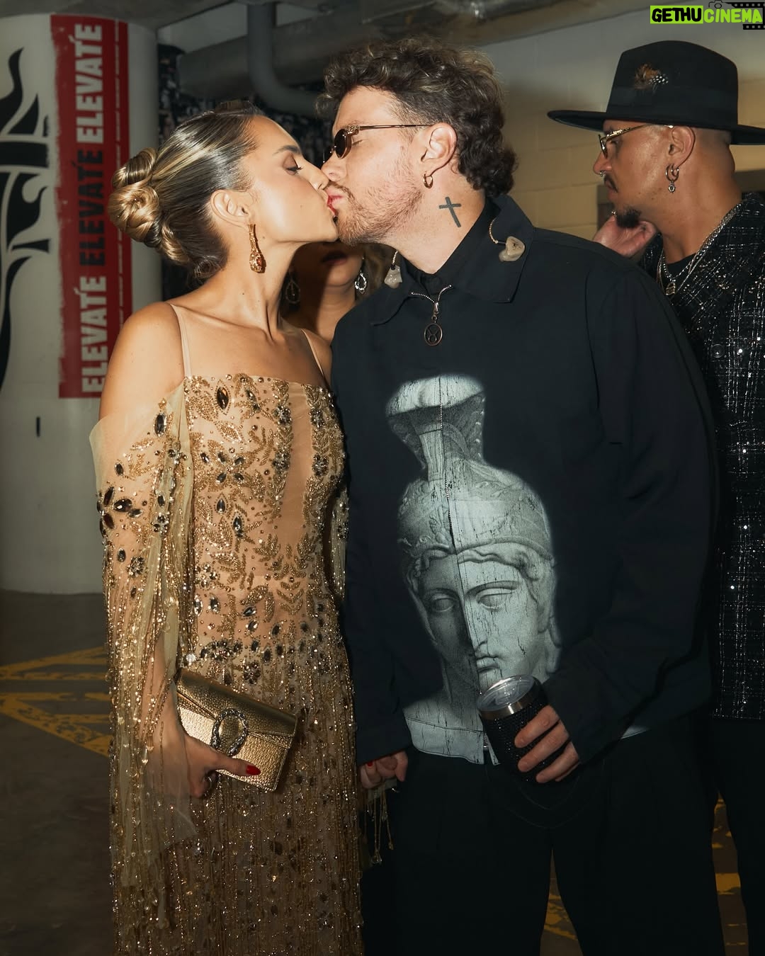 Danielle Arciniegas - 22.4K Likes - Haciendo equipo en la noche de estrellas de @univision para @premiolonuestro haciendo equipo en la vida, haciendo equipo para cumplir nuestros sueƱos, simplemente⦠HACIENDO UN GRAN EQUIPO TU Y YO PARA SIEMPREš¤ TE AMO DATE cantaste hermoso anoche @dimpiso21
Mi Team Amadoš¤
@beatrizcamacho3
@wishfinejewelry
@gucci
@dayannagarciaruiz
@nandaquero
@agens_stylist
@isleny_a_a
