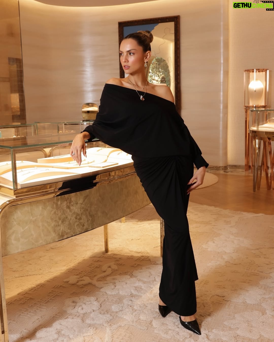 Danielle Arciniegas - 9.4K Likes - El momento perfecto junto con @tiffanyandco @latinamericanfashionsummit š©µ
Glam @franklinramostoscano
@padovalab