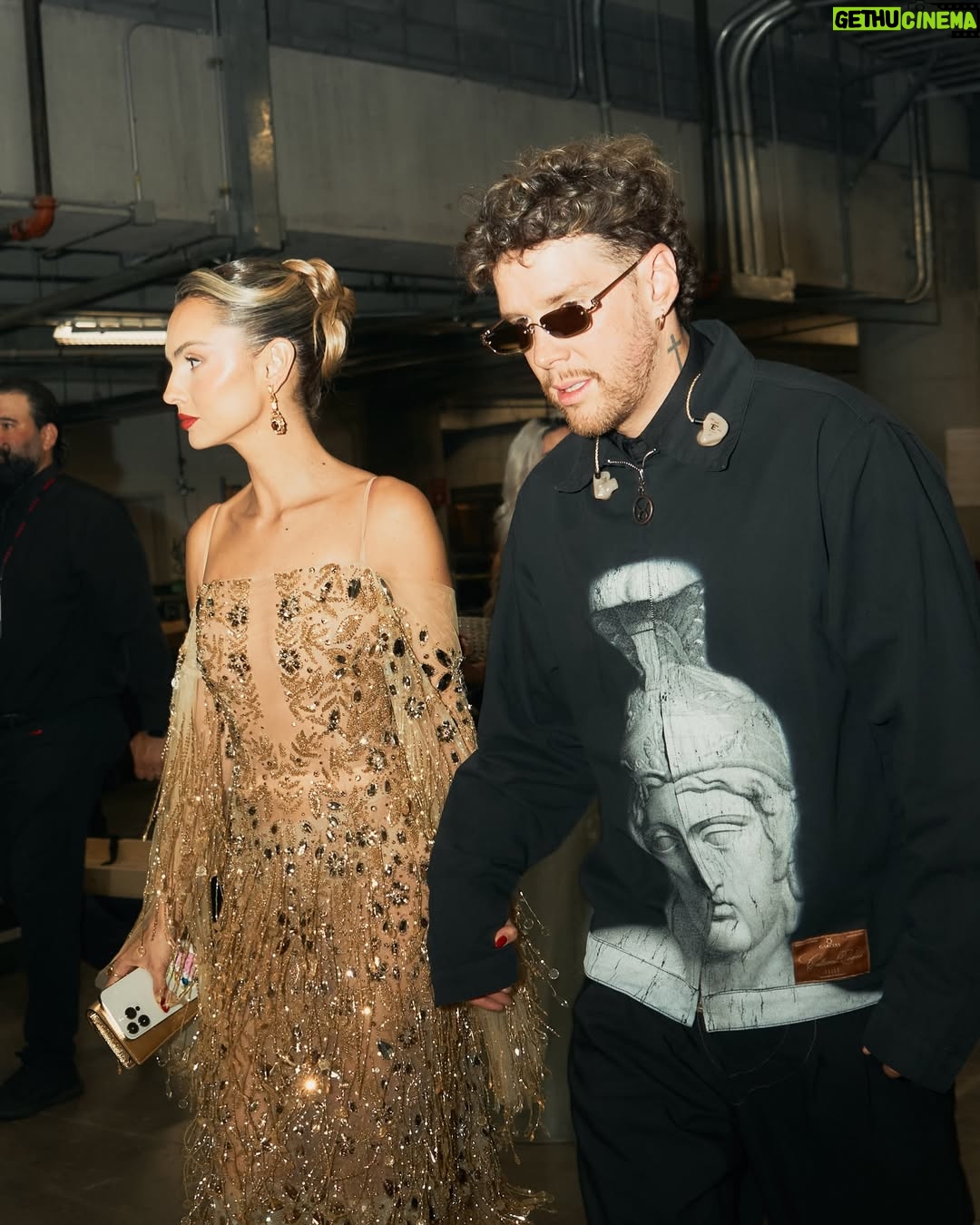 Danielle Arciniegas - 22.4K Likes - Haciendo equipo en la noche de estrellas de @univision para @premiolonuestro haciendo equipo en la vida, haciendo equipo para cumplir nuestros sueƱos, simplemente⦠HACIENDO UN GRAN EQUIPO TU Y YO PARA SIEMPREš¤ TE AMO DATE cantaste hermoso anoche @dimpiso21
Mi Team Amadoš¤
@beatrizcamacho3
@wishfinejewelry
@gucci
@dayannagarciaruiz
@nandaquero
@agens_stylist
@isleny_a_a