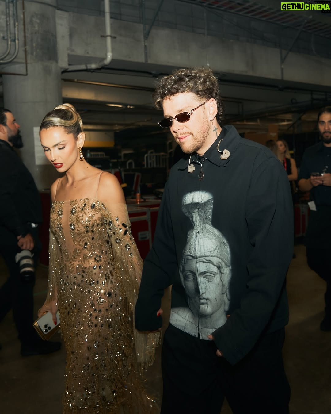 Danielle Arciniegas - 22.4K Likes - Haciendo equipo en la noche de estrellas de @univision para @premiolonuestro haciendo equipo en la vida, haciendo equipo para cumplir nuestros sueƱos, simplemente⦠HACIENDO UN GRAN EQUIPO TU Y YO PARA SIEMPREš¤ TE AMO DATE cantaste hermoso anoche @dimpiso21
Mi Team Amadoš¤
@beatrizcamacho3
@wishfinejewelry
@gucci
@dayannagarciaruiz
@nandaquero
@agens_stylist
@isleny_a_a