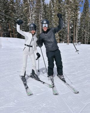 Danielle Arciniegas Instagram - Con mi Team soñado en mi segunda clase de ski🤍