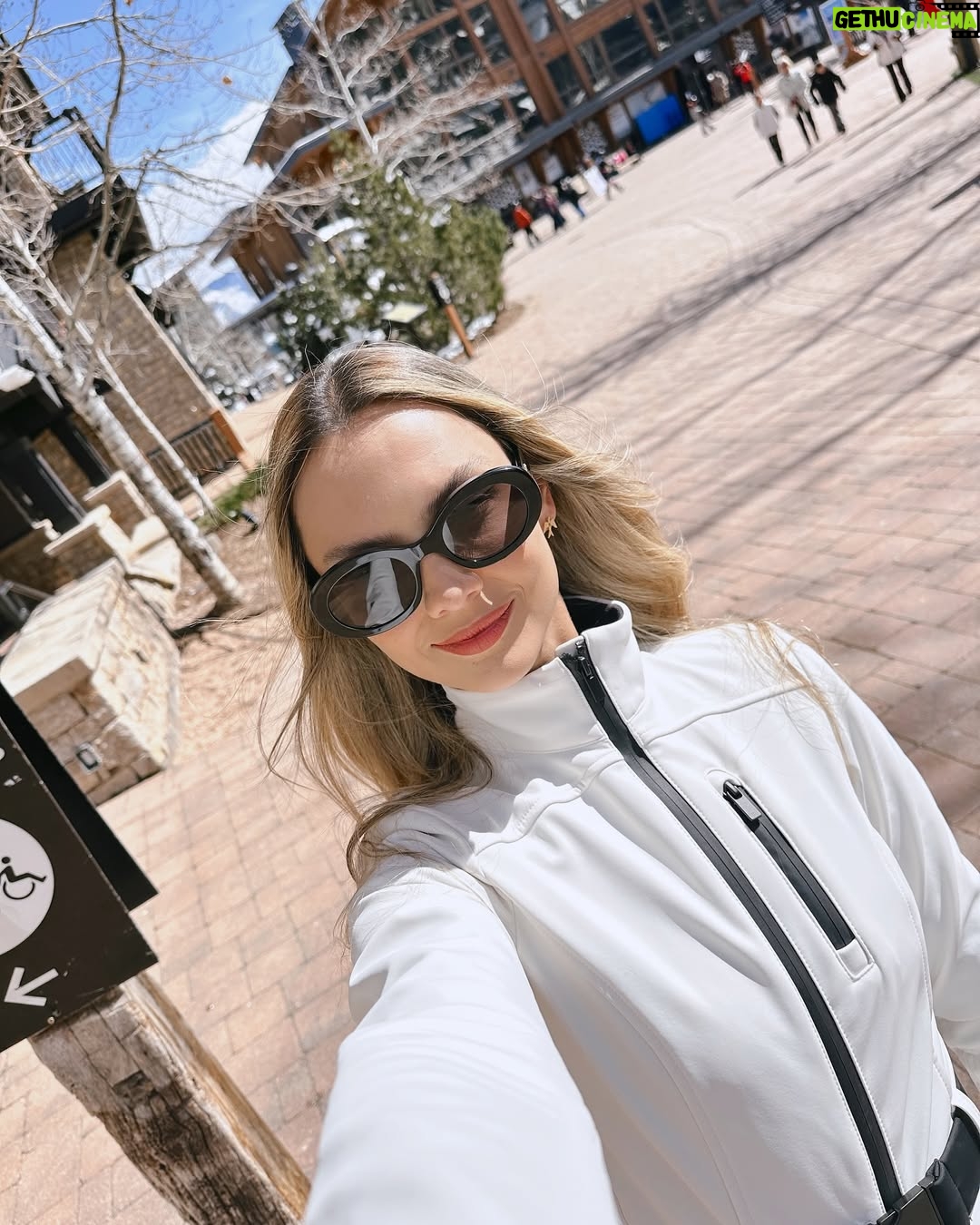 Danielle Arciniegas - 11K Likes - Con mi Team soƱado en mi segunda clase de skiš¤