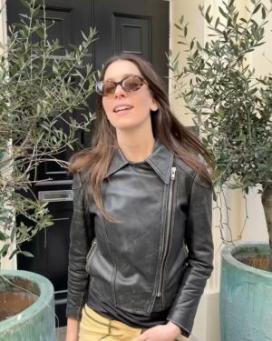 Danielle Haim Instagram - single girl summer starts rn