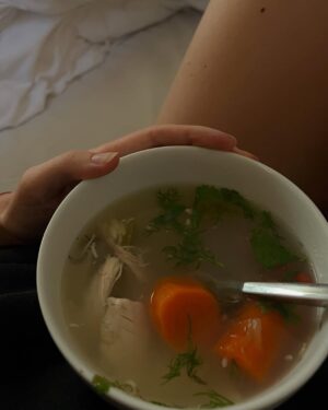 Danielle Haim Instagram - i was sick for a whole month while making the new song. i think it was my body trying expel everything I had been holding in. here’s all the soups I made myself that month :) “everybody’s trying to figure me out” out tomo