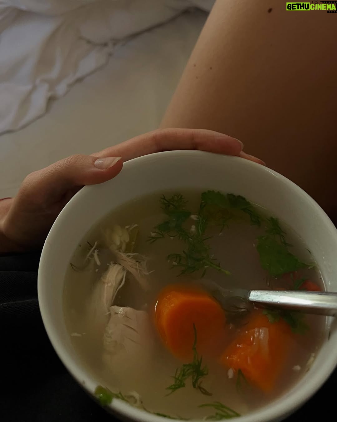 Danielle Haim - 31K Likes - i was sick for a whole month while making the new song. i think it was my body trying expel everything I had been holding in. here’s all the soups I made myself that month :) “everybody’s trying to figure me out” out tomo