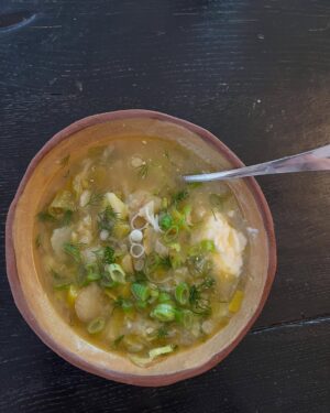 Danielle Haim Instagram - i was sick for a whole month while making the new song. i think it was my body trying expel everything I had been holding in. here’s all the soups I made myself that month :) “everybody’s trying to figure me out” out tomo