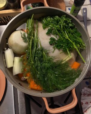 Danielle Haim Instagram - i was sick for a whole month while making the new song. i think it was my body trying expel everything I had been holding in. here’s all the soups I made myself that month :) “everybody’s trying to figure me out” out tomo