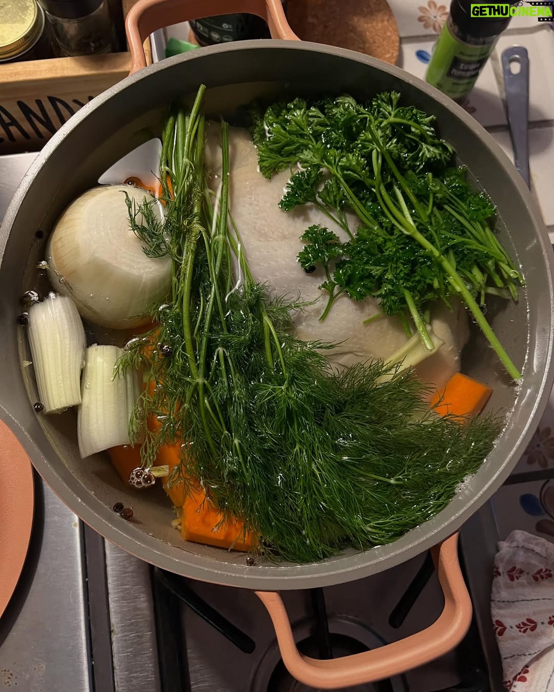 Danielle Haim - 31K Likes - i was sick for a whole month while making the new song. i think it was my body trying expel everything I had been holding in. here’s all the soups I made myself that month :) “everybody’s trying to figure me out” out tomo