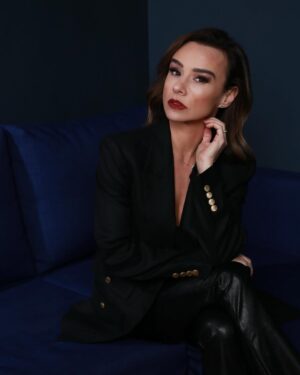 Danielle Harris Instagram - I think this is gonna be a good year…😎 feature film, documentary and memoir. #horror #triplethreat #letsgo #actress