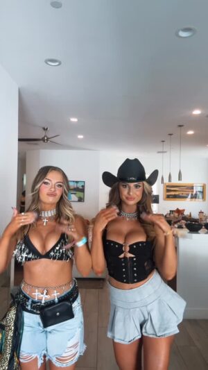 Danielle Louise Instagram - Coachella 🧚🏼