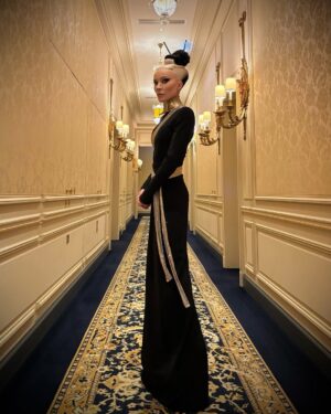 Daphne Guinness Instagram - Haunting the corridors… 🖤✨