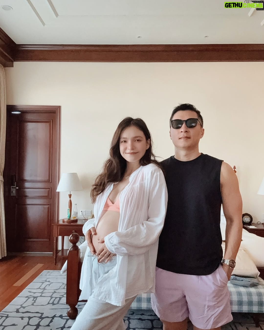 Dara Hanfman - 2.6K Likes - 寶寶蜜月住宿🫶🏻
這次住在離市區遠一點點的Danang Marriott Resort & Spa
最喜歡的地方就是他們的私人沙灘~
因為離鬧區有些距離安靜又乾淨只有住客超級喜歡!
我跟先生平均每天都在海邊曬超過3個小時🫶🏻
另外這次意外被升等海邊第一排的一樓客房~
一早起來可以直接拉開窗簾看日出全世界最幸福!
之後帶女兒再來一次爸爸媽媽最喜歡的峴港💋