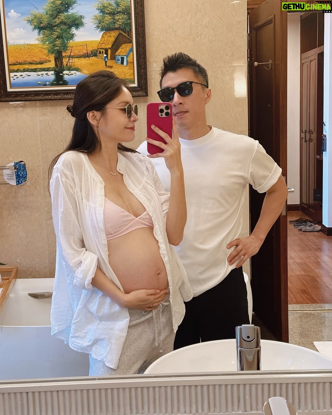 Dara Hanfman - 2.6K Likes - 寶寶蜜月住宿🫶🏻
這次住在離市區遠一點點的Danang Marriott Resort & Spa
最喜歡的地方就是他們的私人沙灘~
因為離鬧區有些距離安靜又乾淨只有住客超級喜歡!
我跟先生平均每天都在海邊曬超過3個小時🫶🏻
另外這次意外被升等海邊第一排的一樓客房~
一早起來可以直接拉開窗簾看日出全世界最幸福!
之後帶女兒再來一次爸爸媽媽最喜歡的峴港💋