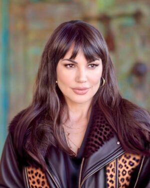 Darine Hamze Instagram - من طلب الحق قرب من الله فهنيئاً لهم 🤍Darkness can’t drive out darkness, only light can do that.

قليلون هم الذين فطروا على تحمل الحقيقة وقولها. 
لا يصبح الخطأ على وجه حق بسبب تضاعف الانتشار، ولا تصبح الحقيقة خطأ لأنّ لا أحد يراها.
الحق أفضل مدافع عن نفسه. شعاع الشمس لا يخفى، ونور الحق لا يطفأ.