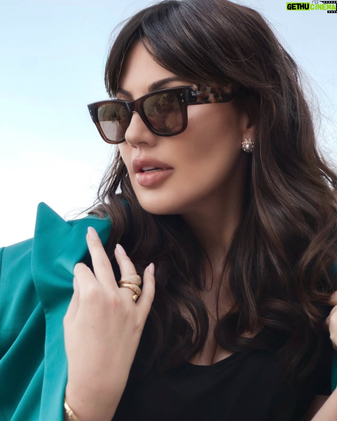 Darine Hamze - 5.3K Likes - Fake people are like mirrors, they reflect what they think you want to see. Keep them away, & stay authentic to your nature. I wish them healing &to stay miles away from me 🤣😉
لعيونكن ❤️ بلا فلتر.. بحبكن كتير (لمتابعيني المخلصين بس !🤍 والباقيين ما بهمني رأيكن 😝)
قررت اسمع للبحبوني و معكن حق صراحة للقالولي، "بكفينا المزيفين بحياتنا الحقيقية، ما ضروري نزيد فلتر للصور ونحنا اصلاً حلوين "🙏🏻❤️ صحيح.. بحبكن كتير 🥰