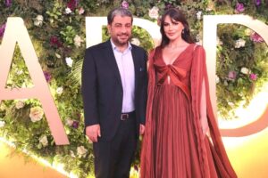 Darine Hamze Instagram - It was a real joy @joyawards ⭐️ 

 #jowawards #riyadh كان حفل فعلاً رائع كتير
مع #زياد_حمزة المحترم جداً والمتواضع المميز @ziad.hamza 

- Styled by @sarah.keyrouz 
- Dress by designer Elie Awad @eli.thelabel 
- Jewels by @georgehakimjewellers @bouchraconsultancy 
- Hair color @maskarasalontr 
- Makeup @charbel.assaf.makeup 
- Hair @adham_sabri