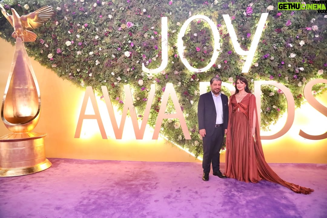 Darine Hamze - 8.8K Likes - It was a real joy @joyawards ⭐️
#jowawards #riyadh كان حفل فعلاً رائع كتير
مع #زياد_حمزة المحترم جداً والمتواضع المميز @ziad.hamza
- Styled by @sarah.keyrouz
- Dress by designer Elie Awad @eli.thelabel
- Jewels by @georgehakimjewellers @bouchraconsultancy
- Hair color @maskarasalontr
- Makeup @charbel.assaf.makeup
- Hair @adham_sabri
