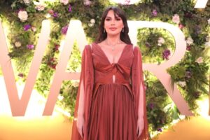 Darine Hamze Instagram - It was a real joy @joyawards ⭐️ 

 #jowawards #riyadh كان حفل فعلاً رائع كتير
مع #زياد_حمزة المحترم جداً والمتواضع المميز @ziad.hamza 

- Styled by @sarah.keyrouz 
- Dress by designer Elie Awad @eli.thelabel 
- Jewels by @georgehakimjewellers @bouchraconsultancy 
- Hair color @maskarasalontr 
- Makeup @charbel.assaf.makeup 
- Hair @adham_sabri
