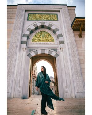 Darine Hamze Instagram - Happy Mother’s Day… And to those in heaven, you live in us forever ♥️ 
كل عيد ام و امهاتكم بخير دائماً انشالله.. 
وفي عيد الام بالشهر الفضيل اهدي الفاتحة والصلوات على روح أمي وأبي ولأرواح جميع امهات اصدقائنا المتوفيات، رحمهم الله وجعل مثواهم الجنة ❤