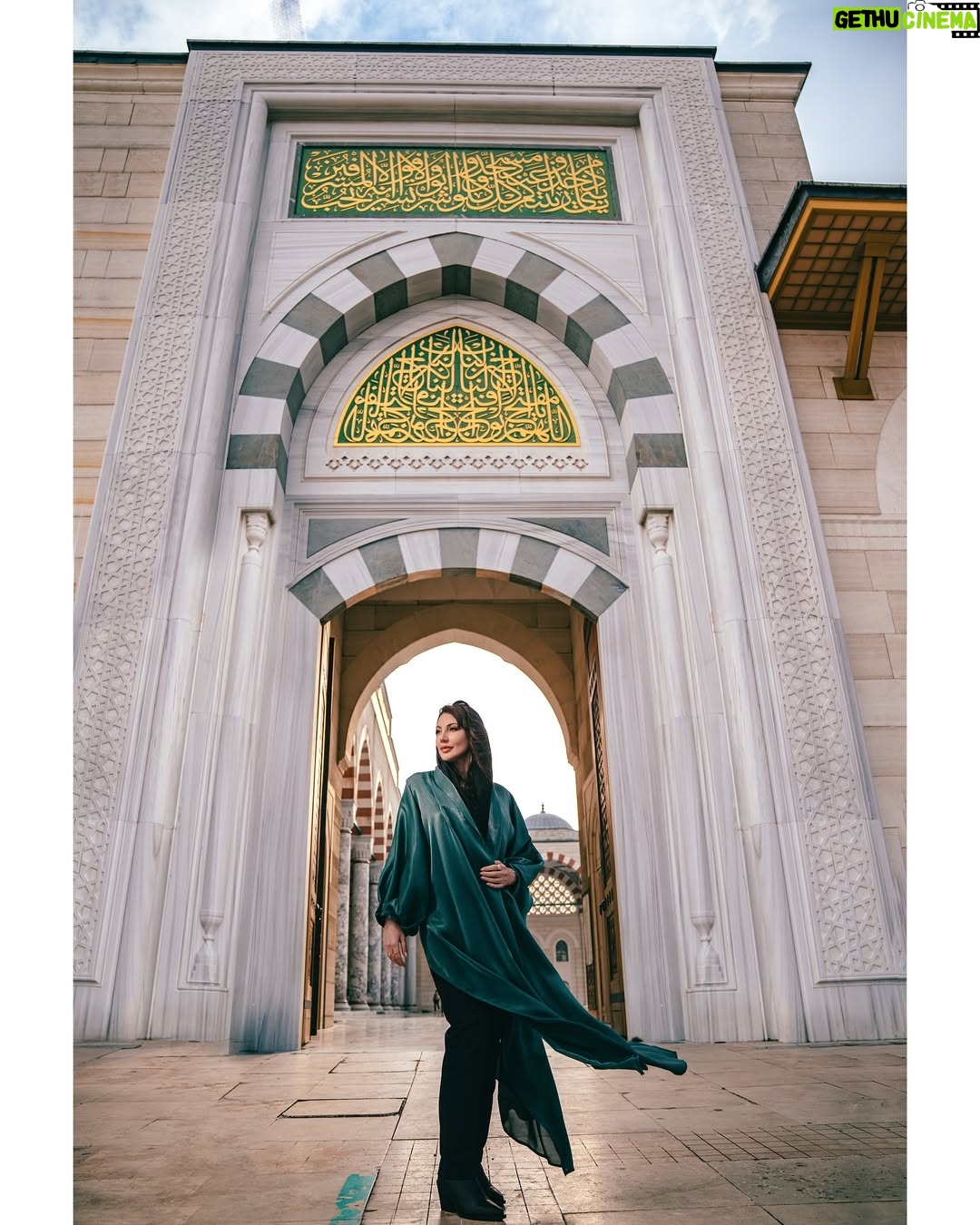 Darine Hamze - 4.7K Likes - Happy Mother’s Day… And to those in heaven, you live in us forever ♥️
كل عيد ام و امهاتكم بخير دائماً انشالله..
وفي عيد الام بالشهر الفضيل اهدي الفاتحة والصلوات على روح أمي وأبي ولأرواح جميع امهات اصدقائنا المتوفيات، رحمهم الله وجعل مثواهم الجنة ❤