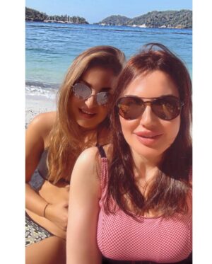 Darine Hamze Instagram - They say diamonds are a girl’s best friend, but they clearly haven’t met you 
💙 @makeral______ شتقتلك deja
#bff #bestie #my_better_half #sisters