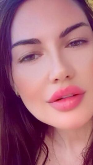 Darine Hamze Instagram - Living on island time.. 🩵
حظ عطني وبالبحر ارمني 😄🏖️