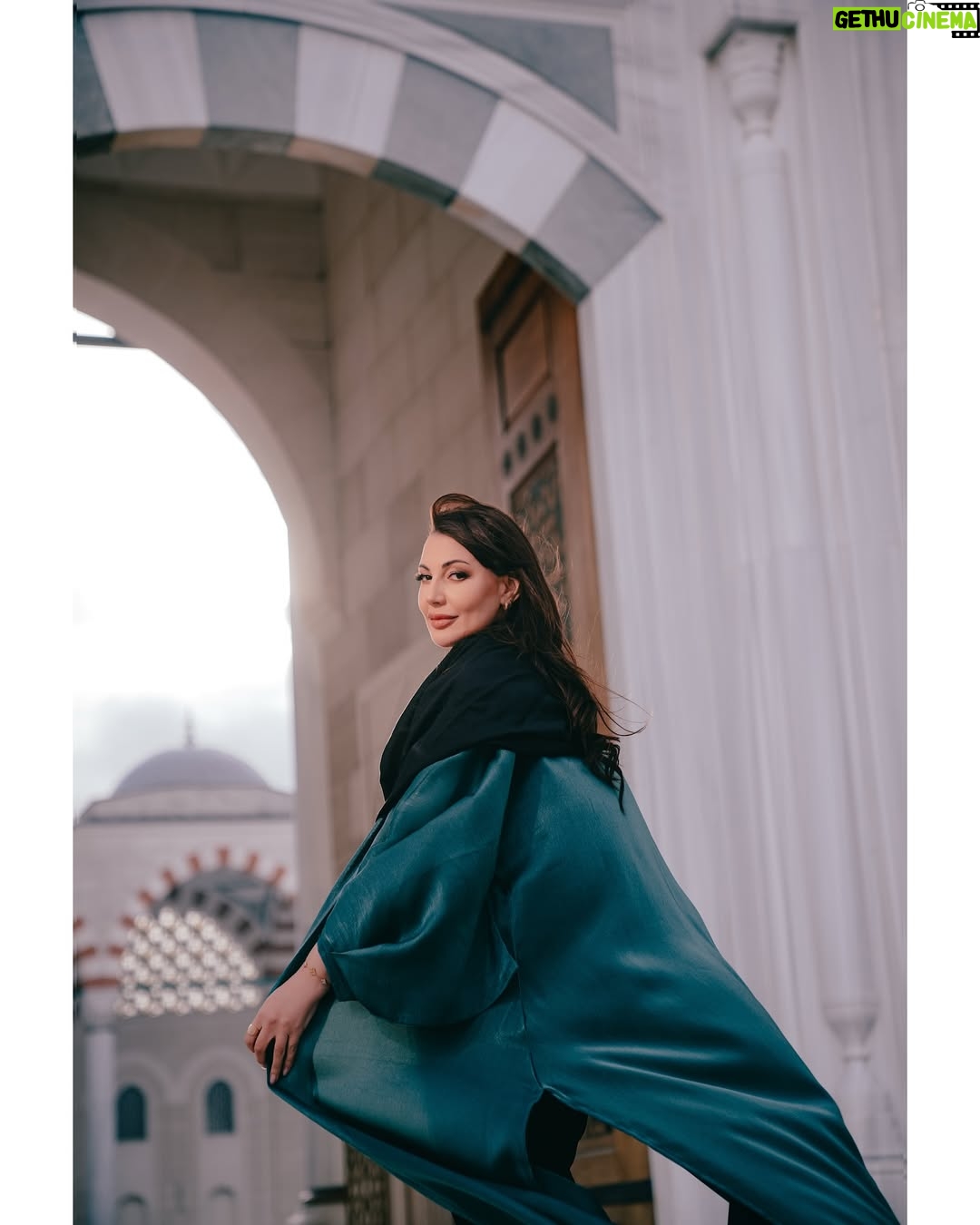 Darine Hamze - 4.7K Likes - Happy Mother’s Day… And to those in heaven, you live in us forever ♥️
كل عيد ام و امهاتكم بخير دائماً انشالله..
وفي عيد الام بالشهر الفضيل اهدي الفاتحة والصلوات على روح أمي وأبي ولأرواح جميع امهات اصدقائنا المتوفيات، رحمهم الله وجعل مثواهم الجنة ❤