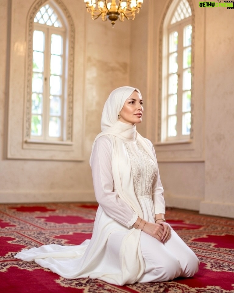 Darine Hamze - 5K Likes - #رمضان اجمل شهر على قلبي وروحي وفكري حين تصبح الصلاة غذاء الروح
#Ramadan is my soul’s favorite month… when praying becomes food for spirit 🤍🤲🏻
