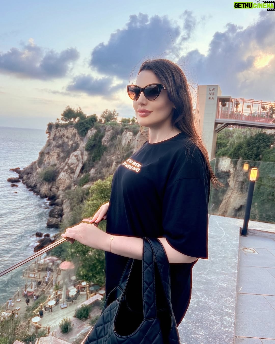 Darine Hamze - 4.3K Likes - Blessed 🖤
@antalya #withfilter
