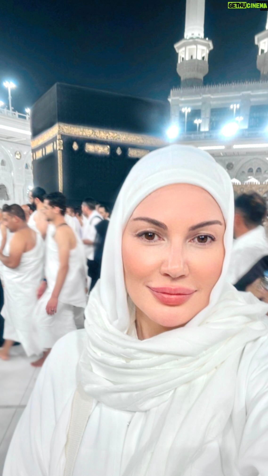 Darine Hamze - 7.9K Likes - Grateful for my Umrah 🕋🌙✨a journey that filled my heart with peace 🕊️
الحمدلله اللهم أنعمت عليي بزيارة بيتك الكريم 🌙✨ 🕋🤍 وعلى تمام العمره في اواخر ليالي رمضان المباركة. اللهّم لا تجعل هذا آخر عهدنا ببيتك الحرام🤲🏻📿 اللهم كما وفّقتني لهذه الزيارة ورزقتني إياها تقبّل منّي عمرتي, واغفر بها ذنوبي، ولا تترك لي دعاء إلا وقد اجبته, وتجاوز عني زلّاتي، وارحمني يا أرحم الراحمين، فليسى سواك من يرحم، وليسى سواك غفور رحيم 🙏🏻
Every step was a blessing in the holy land of Mekka surrounded by peace, love, and light 🤍
اللهم إني أسألك الثبات في الأمر والعزيمة على الرشد، أسألك شكر نعمتك وحسن عبادتك، وأسألك قلباً سليماً ولساناً صادقاً وأسألك من خير ما تعلم وأعوذ بك من شر ما تعلم وأستغفرك مما تعلم وأنت علام الغيوب. اللهم اصلح لي ديني ووسع لي في داري وبارك لي في رزقي. اللهم أبعد عنا كل من يحمل لنا في نفسه الحسد والحقد والغيرة ، واحفظنا يا الله من عيون تترقب حياتنا واكفنا شرها. اللهم إني حصنت نفسي وأهل بيتي جميعاً بالحي القيوم الذي لا تاخذه سنة ولا نوم، ودفعت عني وعنهم السوء بلا حول ولا قوة إلا بالله العلي العظيم اللهم أرزقنا الإخلاص في الدعوات، والقبول في الطاعات، والشكر عند الخيرات، والخشوع في الصلوات، والعفو عند العثرات .