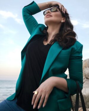 Darine Hamze Instagram - Fake people are like mirrors, they reflect what they think you want to see. Keep them away, & stay authentic to your nature. I wish them healing &to stay miles away from me 🤣😉
لعيونكن ❤️ بلا فلتر.. بحبكن كتير (لمتابعيني المخلصين بس !🤍 والباقيين ما بهمني رأيكن 😝)
قررت اسمع للبحبوني و معكن حق صراحة للقالولي، "بكفينا المزيفين بحياتنا الحقيقية، ما ضروري نزيد فلتر للصور ونحنا اصلاً حلوين "🙏🏻❤️ صحيح.. بحبكن كتير 🥰