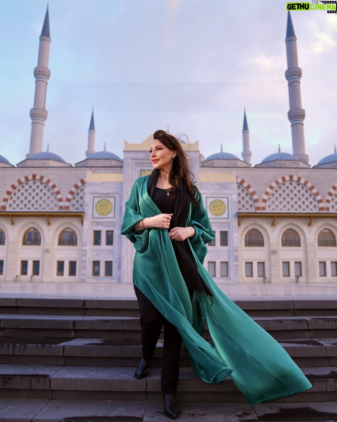 Darine Hamze - 3.8K Likes - اللهم في اواخر ايام رمضان اللهم أعطني سؤلي، وارزقني نفسًا مطمئنة راضية بقضائك. اللهم أَسْأَلُكَ حُبَّكَ، وَحُبَّ مَنْ يُحِبُّكَ، اللَّهُمَّ اجْعل حُبَّكَ أَحَبَّ إِلَيَّ مِن نَفسي، وأَهْلي، ومِن كل ما في هذه الدنيا.
Only through spirituality do we truly feel fulfilled and complete 🤍
Photo by @ahmadseekh
Makeup / Hair by @rama_be0ty