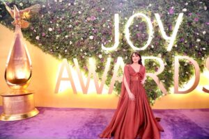 Darine Hamze Instagram - It was a real joy @joyawards ⭐️ 

 #jowawards #riyadh كان حفل فعلاً رائع كتير
مع #زياد_حمزة المحترم جداً والمتواضع المميز @ziad.hamza 

- Styled by @sarah.keyrouz 
- Dress by designer Elie Awad @eli.thelabel 
- Jewels by @georgehakimjewellers @bouchraconsultancy 
- Hair color @maskarasalontr 
- Makeup @charbel.assaf.makeup 
- Hair @adham_sabri